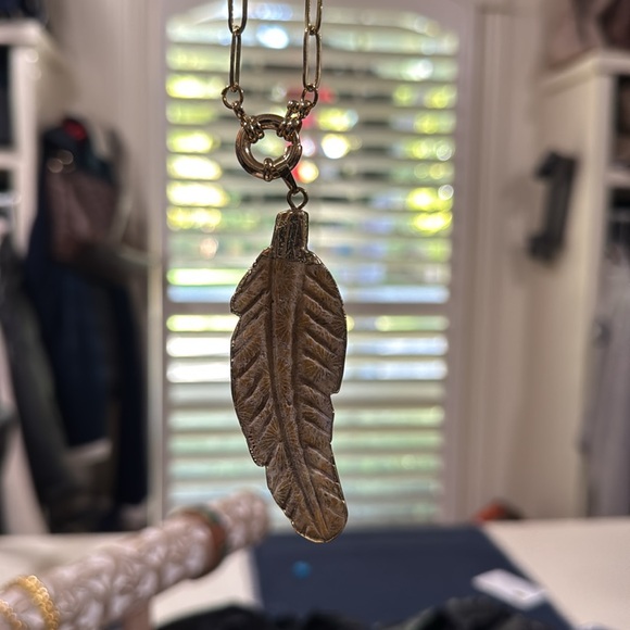 Women’s Feather Link Necklace - Picture 6 of 7